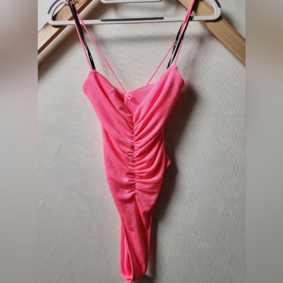 •Classy Chic• Neon Pink Bodysuit with spaghetti straps and ruched detailing NWOT - Picture 4 of 5
